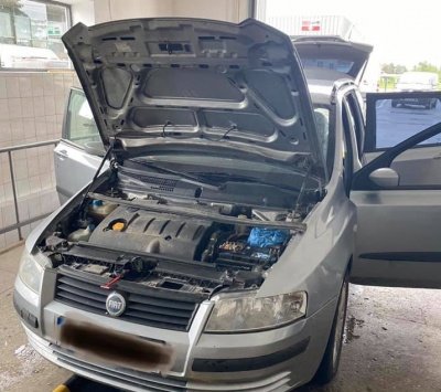 На Буковині громадянин ЄС позбувся автівки через контрабанду цигарками