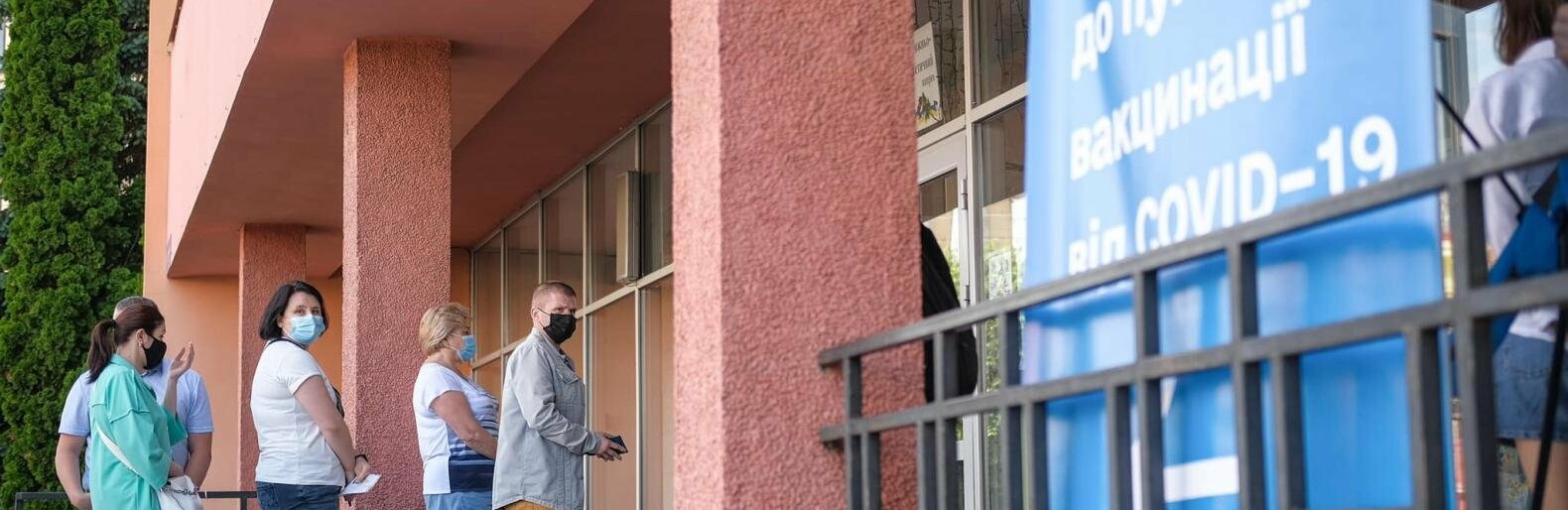 У центрах масової вакцинації Чернівців вчора щепили 357 людей