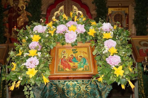 Вітаємо православних буковинців з Трійцею: як святкують Зелені свята