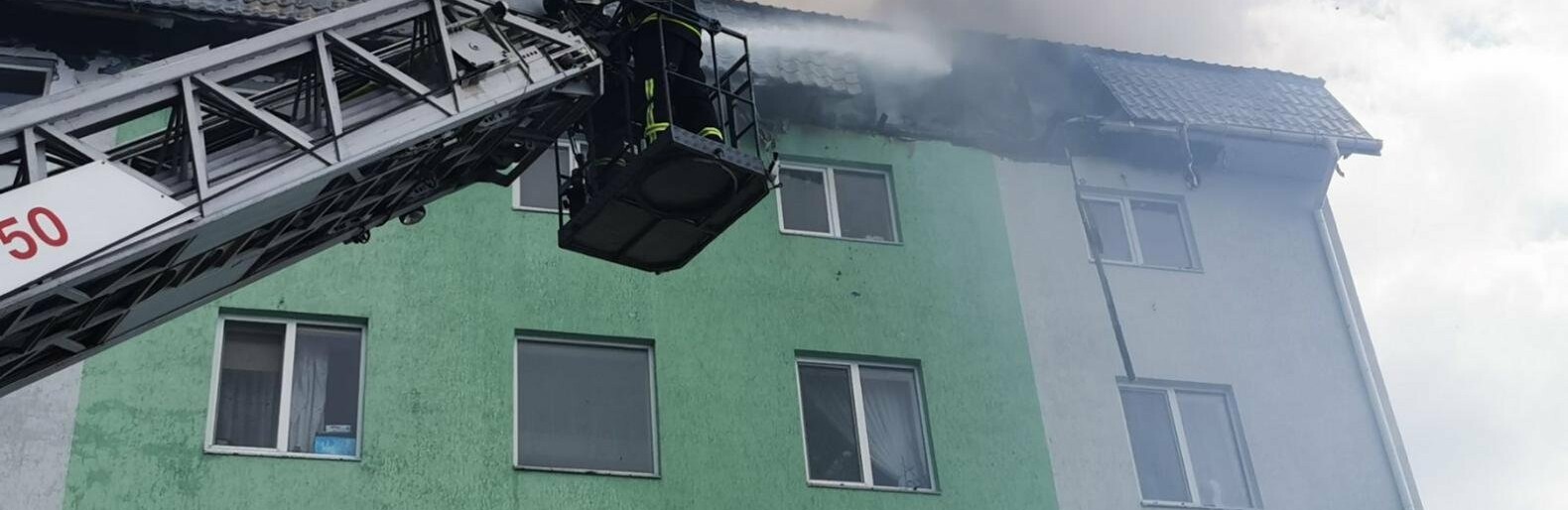 Під Києвом стався потужний вибух у багатоповерхівці: є постраждалі