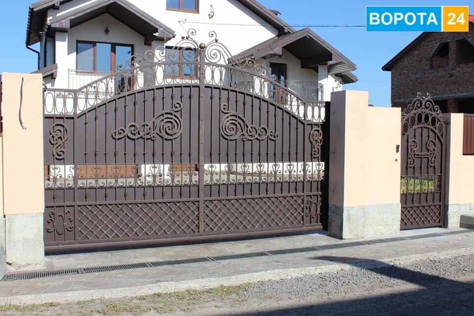DIZAJNERSKIE ZABORY S ELEMENTAMI KOVKI
