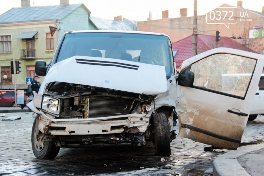 Родичі постраждалого в ДТП у Чернівцях розшукують очевидців аварії (фото) - фото 1