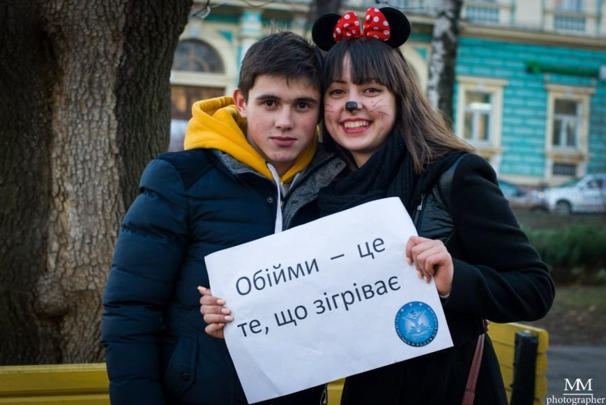 Чернівецькі студенти пообіймалися від душі. (фото) - фото 1