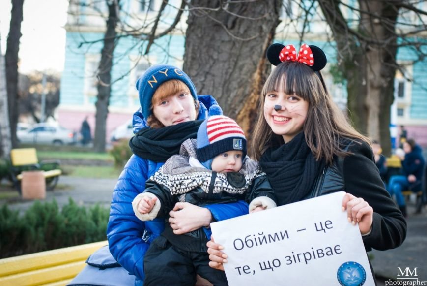 Чернівецькі студенти пообіймалися від душі. (фото) - фото 1