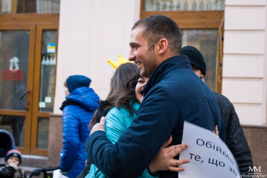 Чернівецькі студенти пообіймалися від душі. (фото) - фото 1