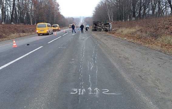 На трасі Житомир-Чернівці сталася жахлива аварія, є загиблий (фото) (фото) - фото 1